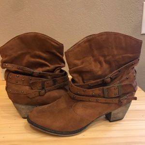 NWOT! Required suede, ankle boots!